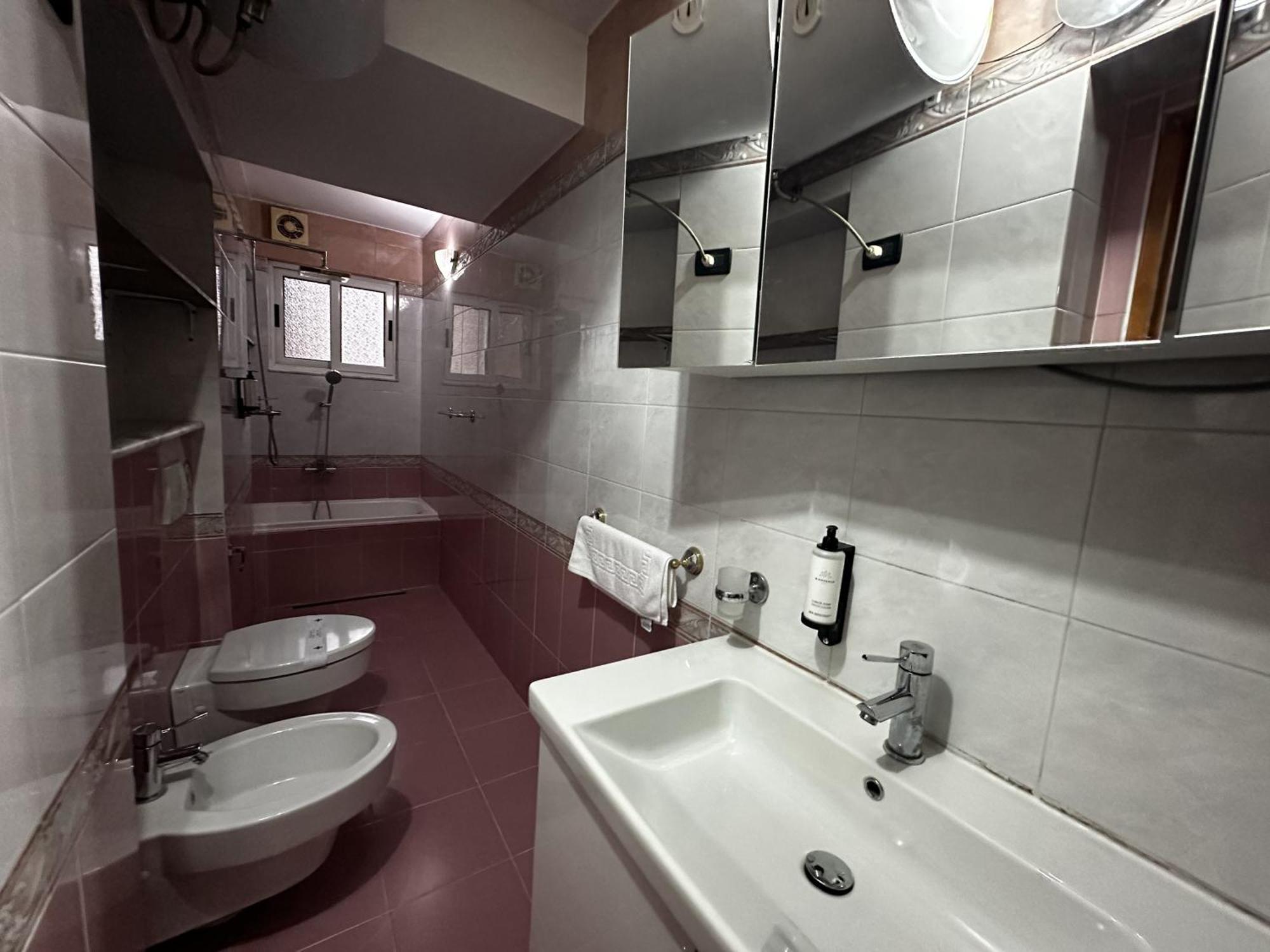 Tirana Treasure: Chic 2Br-Apartment 8Min To Skanderbeg Place Ngoại thất bức ảnh